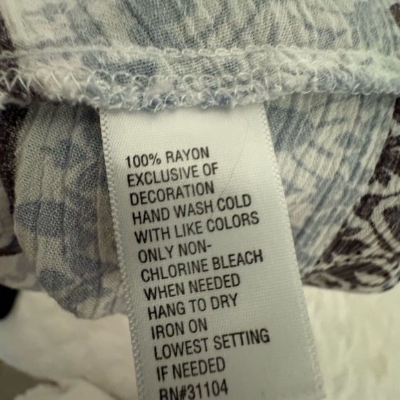 New directions boho blouses over head with ties at neck with bell sleeves Size M - Picture 9 of 9